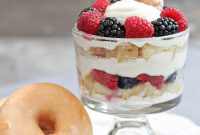 Donut Trifle Dessert: Layered Mini Trifles with Glazed Donuts