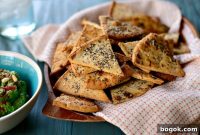 Crispy Homemade Pita Chips Recipe for Snacking and Dips