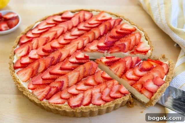 No Bake Graham Cracker Crust With Mascarpone and Strawberry Slices