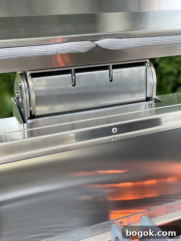 Hinge mechanism on Kalamazoo Shokunin Grill