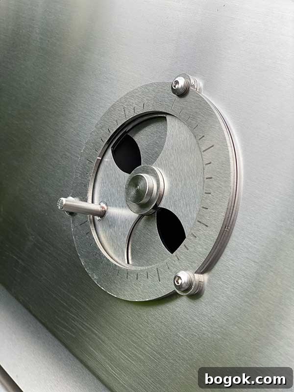 Vent toggle on the Kalamazoo Shokunin Grill
