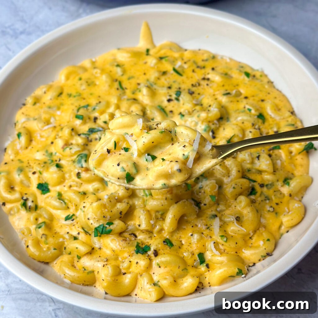 Creamy Four Cheese Mac and Cheese Recipe (Easy)