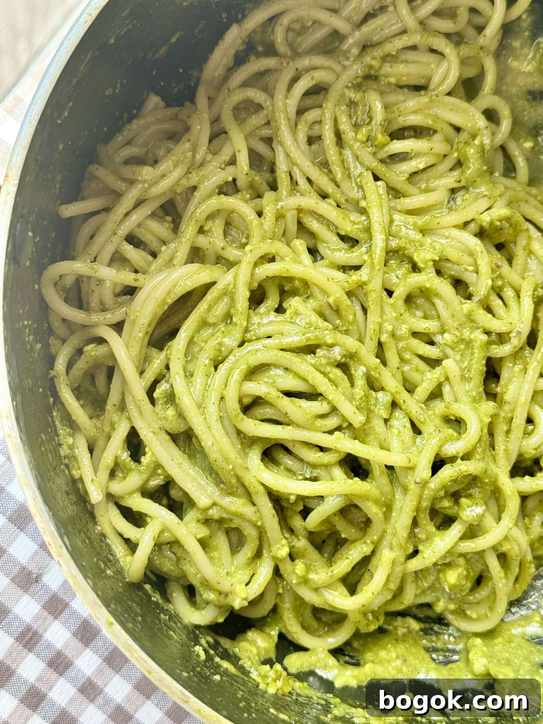 Pesto Al Pistacchio on spaghetti