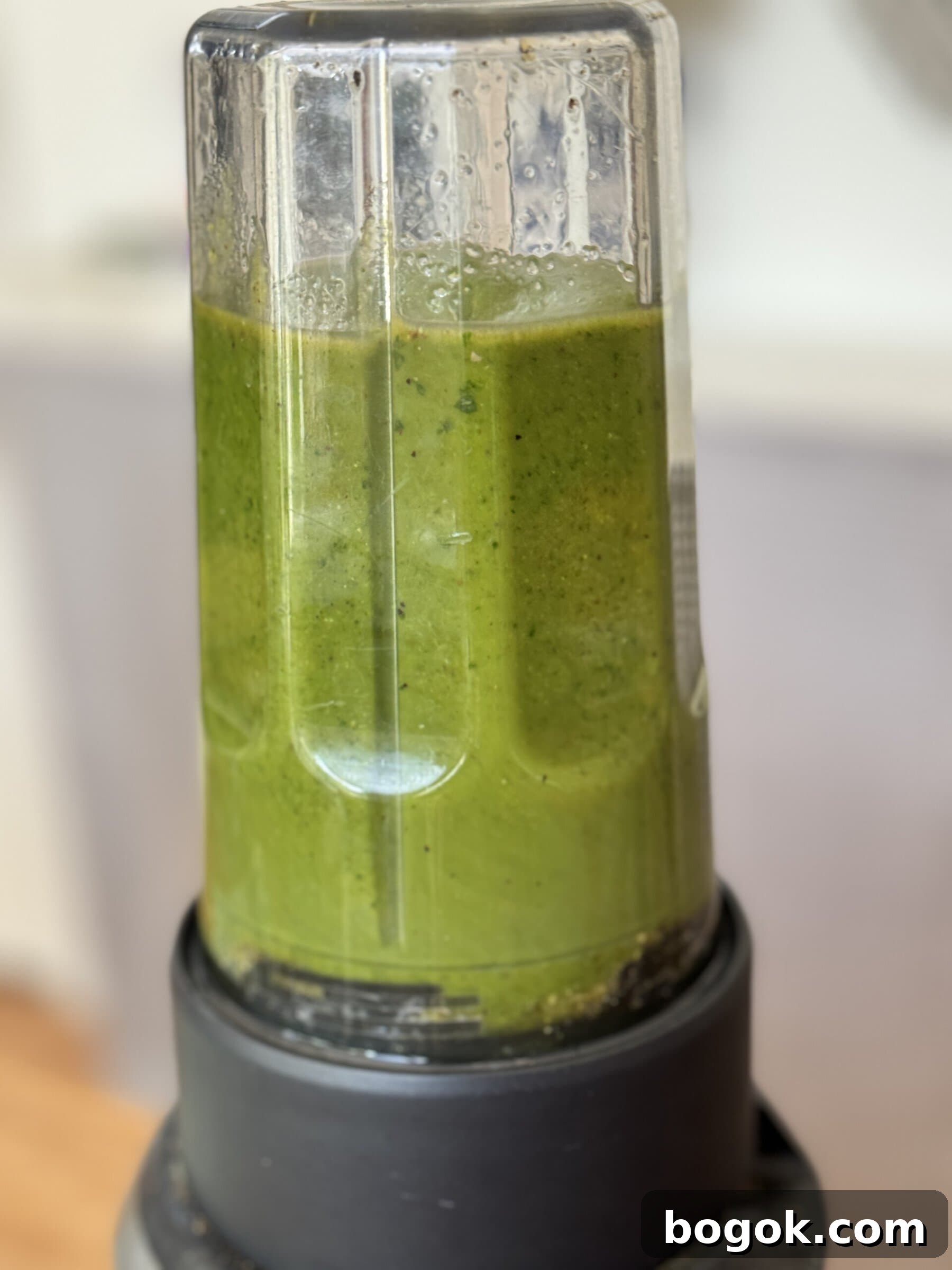 blending pistachio pesto